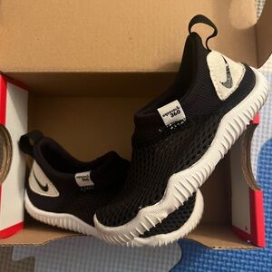 Preschool toddler size 5C, Nike Aqua Sock 360